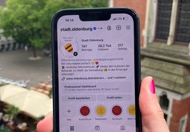 Smartphone mit dem städtischen Instagram-Kanal. Foto: Stadt Oldenburg