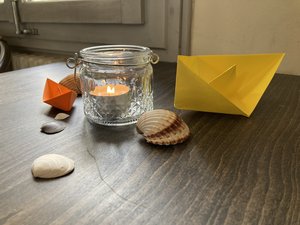 Tischdekoration mit Kerze. Foto: Stadt Oldenburg