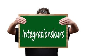 Schild mit der Aufschrift „Integrationskurs“. Foto: Gabriele Rohde/Fotolia.com