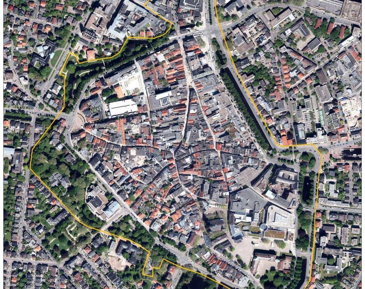 Luftaufnahme des Oldenburger Innenstadtrings mit markierter förderfähiger Zone. Foto: Stadt Oldenburg, GIS4OL, bearbeitet durch büro frauns