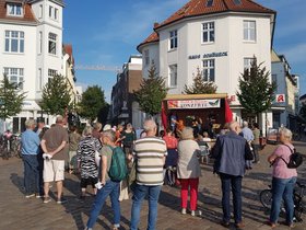 Viele begeisterte Zuhörerinnen und Zuhörer auf dem Julius-Mosen-Platz. Foto: Stadt Oldenburg