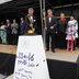 Vorschau: Gilles Bourdouleix und Gerd Schwandner entzünden gemeinsam das Eröffnungsfeuer des Freundschaftstreffens mithilfe von großen Fackeln. Foto: Etienne Lizambard
