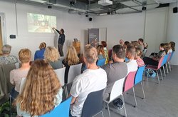 Architekt Michael Schröder beim Vortrag