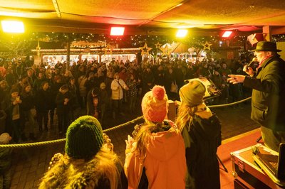 Foto vom Familien-Singen auf dem Lamberti-Markt 2019. Foto: Sascha Stüber