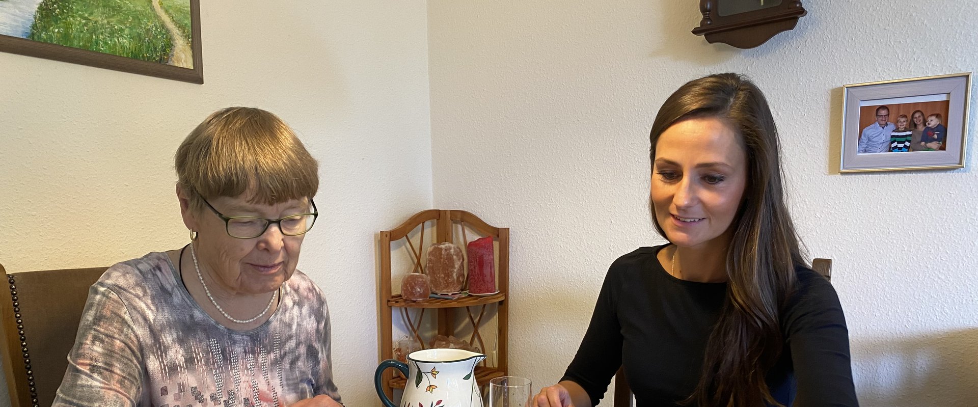 Der Senioren- und Pflegestützpunkt verbindet Duos aus Ehrenamtlichen und Seniorinnen und Senioren, die dann gemeinsame Aktivitäten planen. Foto: Stadt Oldenburg