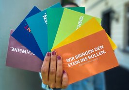 Postkarten mit Werbung für die Projekte des Fachdienstes. Foto: Stadt Oldenburg