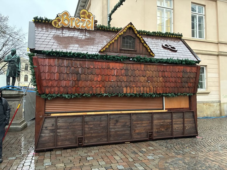 Stadt Oldenburg Die Brezel-Bäckerei beim Aufbau auf dem Lamberti-Markt am 19. November 2025. Foto: Stadt Oldenburg