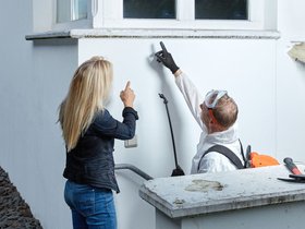 Begutachtung eines Hauses. Foto: Karin & Uwe Annas/Fotolia.com