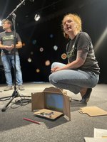 Pia Löber-Wille und André Voigt beim Präsentieren des GemKi Klicktheaters. Foto: Stadt Oldenburg Pia Löber-Wille und André Voigt beim Präsentieren des GemKi Klicktheaters. Foto: Stadt Oldenburg