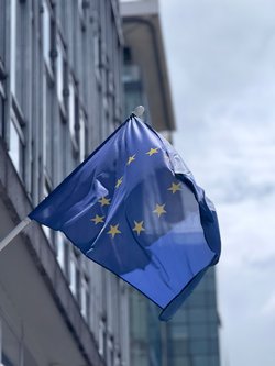 Europaflagge. Foto: Aleksandre Lomadze via Pexels