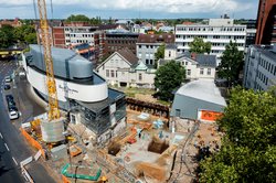 Blick von oben in die Baugrube des neuen Stadtmuseums. Foto: Hauke-Christian Dittrich