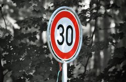 Schild Tempo 30. Foto: Doris Metternich/Pixabay