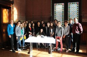 Gruppenbild: Schülerinnen und Schüler des Collège Notre Dame du Bretonnais wurden von Bürgermeisterin Averbeck empfangen. Foto: Stadt Oldenburg