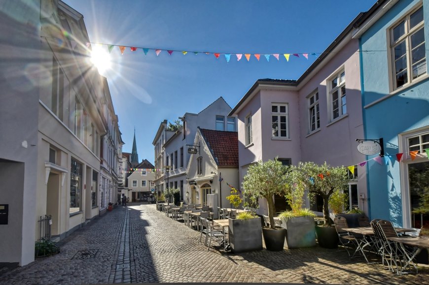 Sommerspaziergang durch die Oldenburger Altstadt. Foto: Hans-Jürgen Zietz
