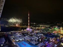 Beeindruckend schön: Das Abschlussfeuerwerk zum diesjährigen Kramermarkt aus dem Riesenrad heraus. Foto: Stadt Oldenburg