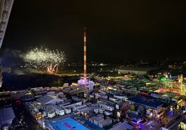 Beeindruckend schön: Das Abschlussfeuerwerk zum diesjährigen Kramermarkt aus dem Riesenrad heraus. Foto: Stadt Oldenburg