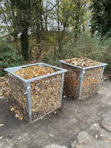Zwei gefüllte Laubkörbe. Foto: Stadt Oldenburg