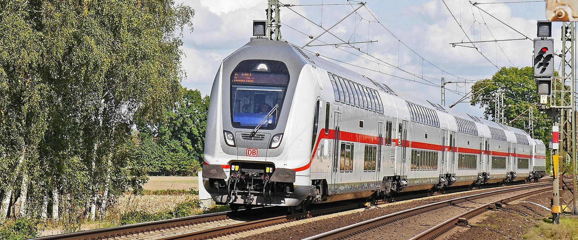 Ein Zug auf einer Bahnstrecke. Foto: Pixabey/Pexels