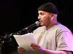 Poetry Slammer Elias Naeb aus Bremerhaven. Foto: Matthias Stehr Poetry Slammer Elias Naeb aus Bremerhaven. Foto: Matthias Stehr