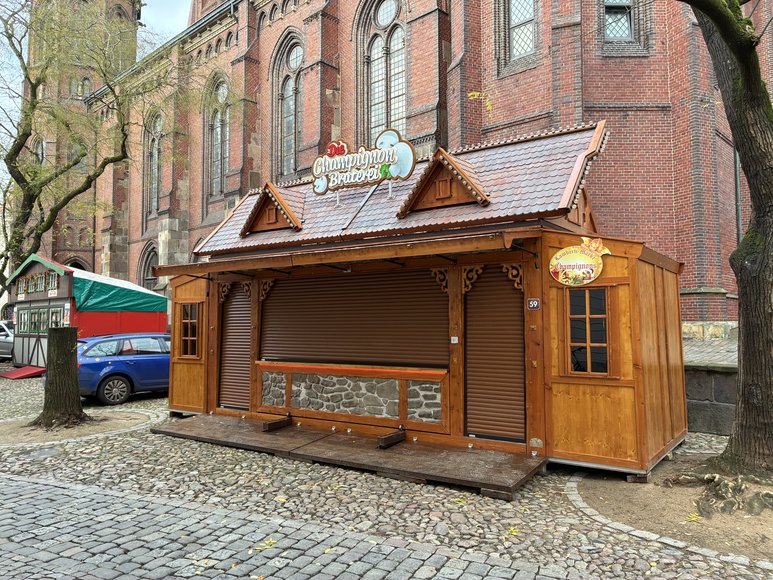 Stadt Oldenburg Die Champignon-Braterei beim Aufbau auf dem Lamberti-Markt am 18. November 2025. Foto: Stadt Oldenburg