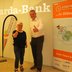 Vorschau: Ulrike Noël, Erste Vorsitzende Kinderlachen, und Hermann Kruse, Filialleiter Sparda-Bank Oldenburg, freuen sich auf viele Kilometer zum Erreichen des zweiten Etappenziels. Foto: Stadt Oldenburg