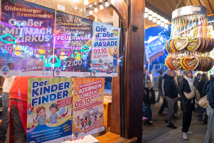 Plakate vom Rahmenprogramm auf dem Kramermarkt 2026. Foto: Sascha Stüber
