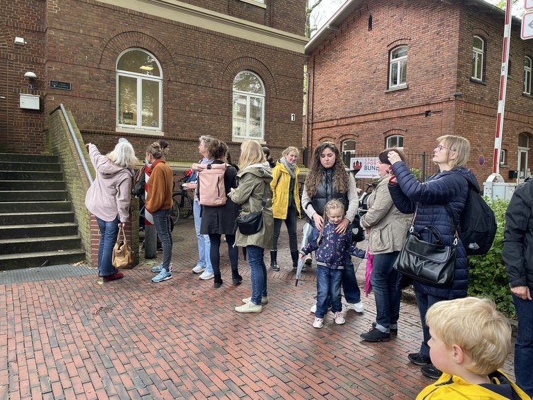 Aufnahme von Besuchern der Eröffnung. Foto: Stadt Oldenburg