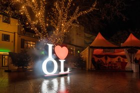 Der Fotopoint I LOVE OL auf dem Weihnachtszauber. Foto: Sascha Stüber Der Fotopoint I LOVE OL auf dem Weihnachtszauber. Foto: Sascha Stüber
