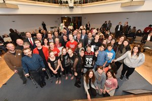 Integrationspreis-Gewinner 2015. Foto: Nordwest-Zeitung Integrationspreis-Gewinner 2015. Foto: Nordwest-Zeitung