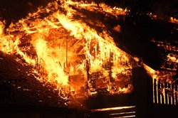 Feuer. Foto: Maren Bessler/Pixelio.de