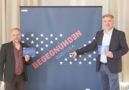 Oberbürgermeister Jürgen Krogmann (rechts) und Projektleiter Bernd Hubl stellten das Programm der „USA Begegnungen“ vor. Foto: Sascha Stüber