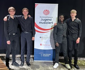 Finn Ihnken, Madou Huntemann, Neo Wenecke und Arved Burggräf beim Bundeswettbewerb Jugend musiziert 2024 in Lübeck. Foto: Stefan Huntemann Finn Ihnken, Madou Huntemann, Neo Wenecke und Arved Burggräf beim Bundeswettbewerb Jugend musiziert 2024 in Lübeck. Foto: Stefan Huntemann