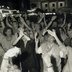 Vorschau: Stadtfest 1992: Feiernde Menschen auf dem Schlossplatz. Foto: Stadtmuseum/Peter Kreier