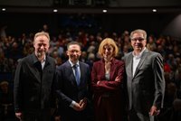 Georg Heckel, Falko Mohrs, Jutta Moster-Hoos und Jürgen Krogmann, im Hintergrund Publikum. Foto: Mohssen Assanimoghaddam Foto: Mohssen Assanimoghaddam