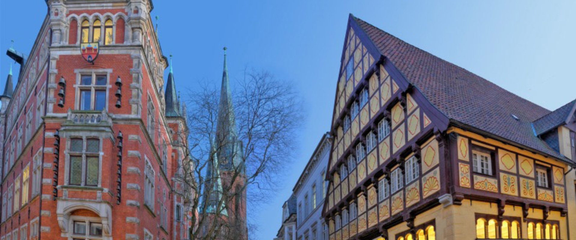 Blick auf Rathaus und Degodehaus. Foto: Hans-Jürgen Zietz