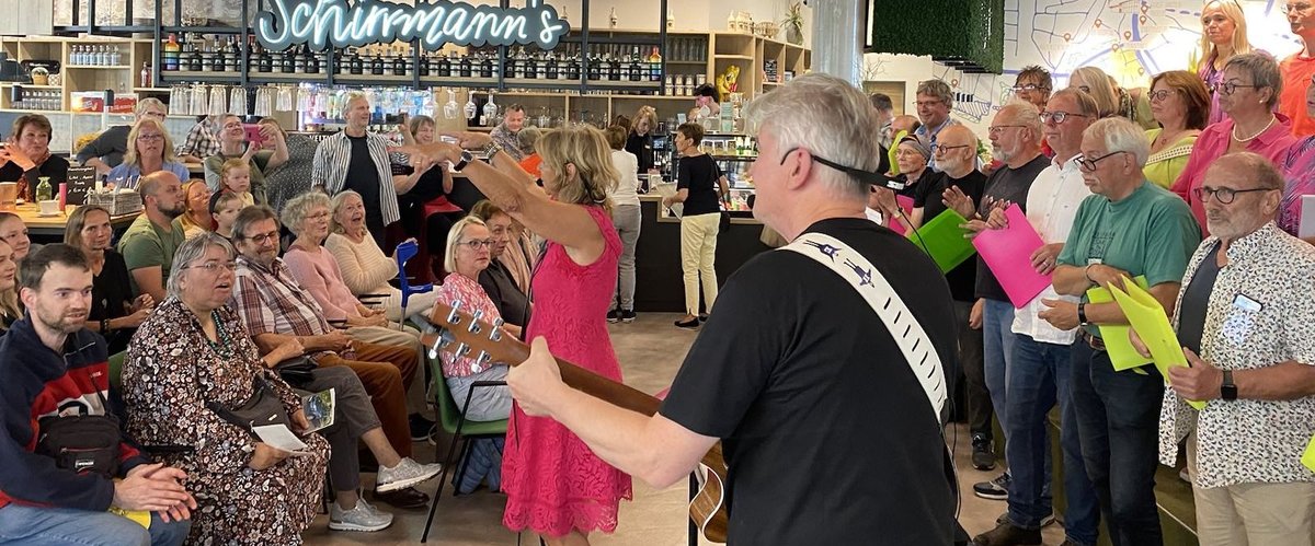 Begeistertes Publikum beim Auftritt des Rockchores 55+. Foto: Stadt Oldenburg