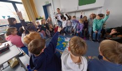 Fast 40 Schulen im Stadtgebiet nahmen am 12. Klimaschutz-Aktionstag „Oldenburg dreht ab“ teil – wie die Grundschule Bloherfelde. Foto: Sascha Stüber