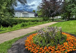 Kunstvoll gestaltete Blumenbeete in der Innenstadt von Oldenburg. Foto: Hans-Jürgen Zietz