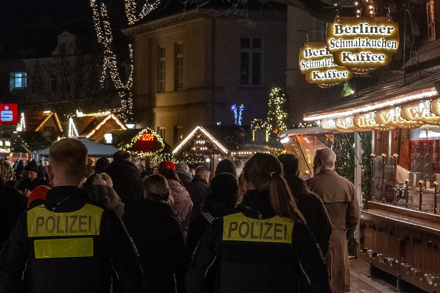 Eine Polizeistreife auf dem Lamberti-Markt 2025. Foto: Sascha Stüber