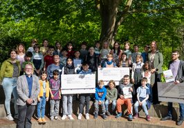 Die Oberschule Eversten, die Grundschule Dietrichsfeld und die BBS 3 Oldenburg konnten sich dank ihres Engagements bei der diesjährigen Veranstaltung „Oldenburg räumt auf“ jeweils über eine Finanzspritze freuen. Foto: Sascha Stüber