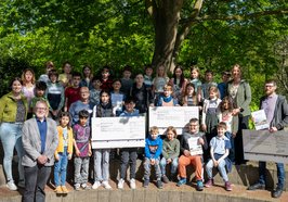 Die Oberschule Eversten, die Grundschule Dietrichsfeld und die BBS 3 Oldenburg konnten sich dank ihres Engagements bei der diesjährigen Veranstaltung „Oldenburg räumt auf“ jeweils über eine Finanzspritze freuen. Foto: Sascha Stüber