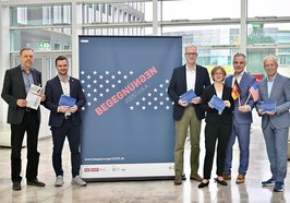 Freuen sich auf einen guten Austausch und viele spannende Programmpunkte beim USA-Wirtschaftstag: Die Organisatoren von Wirtschaftsförderung, LzO und IHK sowie die beteiligten Unternehmen Urban und SmarAct. Foto: Sascha Stüber