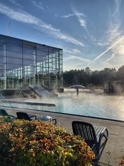 Blick auf das OLantis Freibad am frühen Morgen. Foto: OLantis