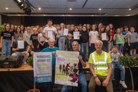 Zeichneten die vier per Los ermittelten Oldenburger Gewinnerklassen aus (von links): Jürgen Pieper (Vorstand VCD Oldenburg), Edgar Knapp (RUZ Oldenburg) und Klaus Fuhrken (stellvertretender Vorsitzender ADFC Oldenburg). Foto: Sascha Stüber