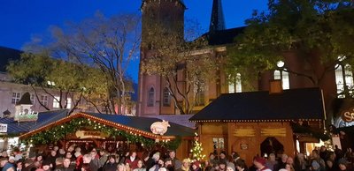 Besucherinnen und Besucher bei der Lamberti-Markt-Eröffnung 2018. Foto: Stadt Oldenburg
