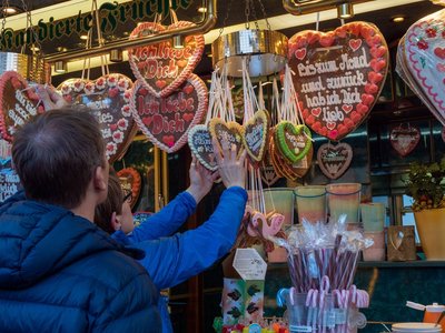 Ein Süßwarenstand auf dem  Kramermarkt 2019. Foto: Sascha Stüber