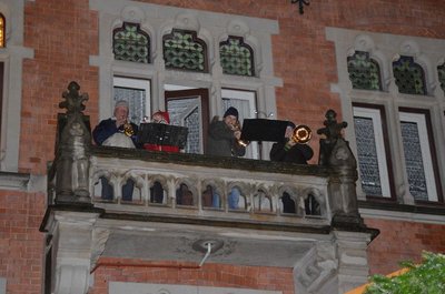 Bläser auf dem Rathausbalkon bei der Eröffnung des Lamberti-Marktes 2015. Foto: Stadt Oldenburg