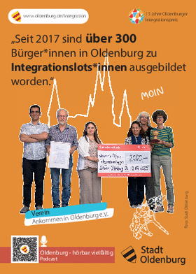 Postkarte zum Verein „Ankommen in Oldenburg e.V.“. Personen halten einen großen Bankscheck hoch. Foto: Stadt Oldenburg