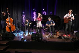 Newcomer Danácht als Preisträger beim Abschlussabend der Kulturbörse Nordwest. Foto: Piet Meyer