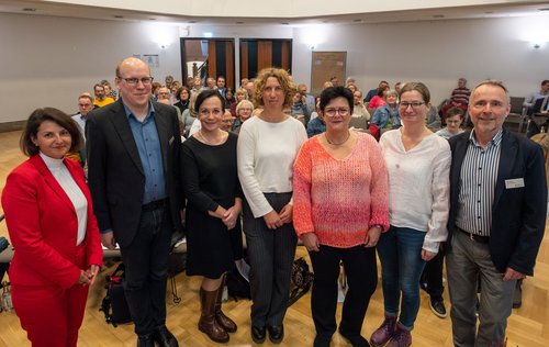 Vertreterinnen und Vertreter der Stadtverwaltung, des Niedersächsischen Gesundheitsministeriums, des Instituts für Qualität und Wirtschaftlichkeit im Gesundheitswesen und der Gesundheitsregion Landkreis Leer informierten. Foto: Sascha Stüber  Foto: Sascha Stüber